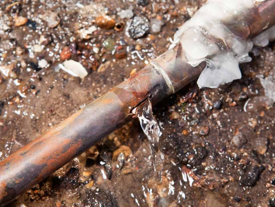 tubería agua rota